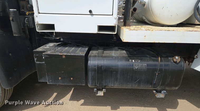 image for item EM7055 1999 GMC T7500 utility / service truck