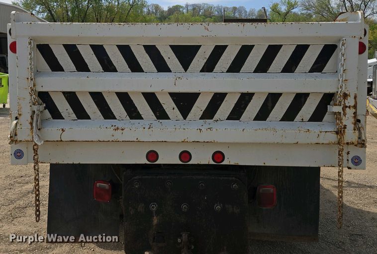 image for item EM7055 1999 GMC T7500 utility / service truck