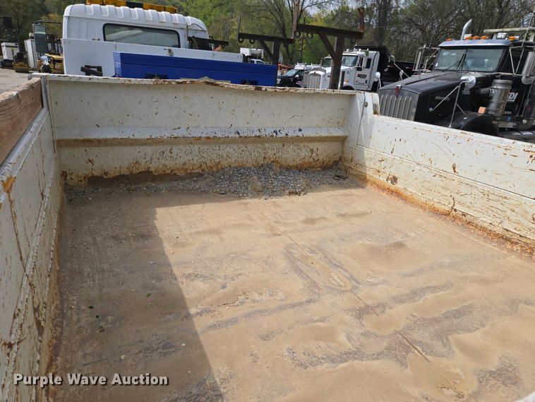 image for item EM7055 1999 GMC T7500 utility / service truck