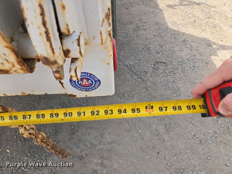 image for item EM7055 1999 GMC T7500 utility / service truck