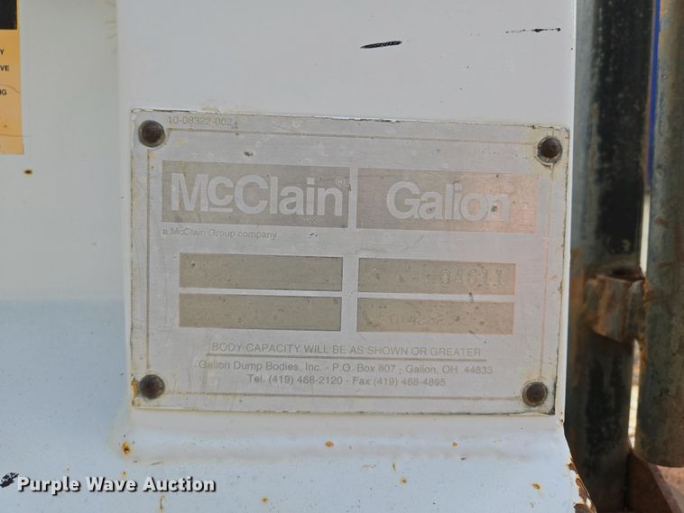 image for item EM7055 1999 GMC T7500 utility / service truck