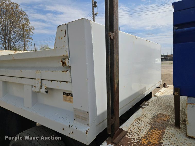 image for item EM7055 1999 GMC T7500 utility / service truck