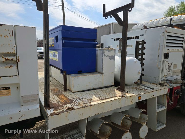 image for item EM7055 1999 GMC T7500 utility / service truck