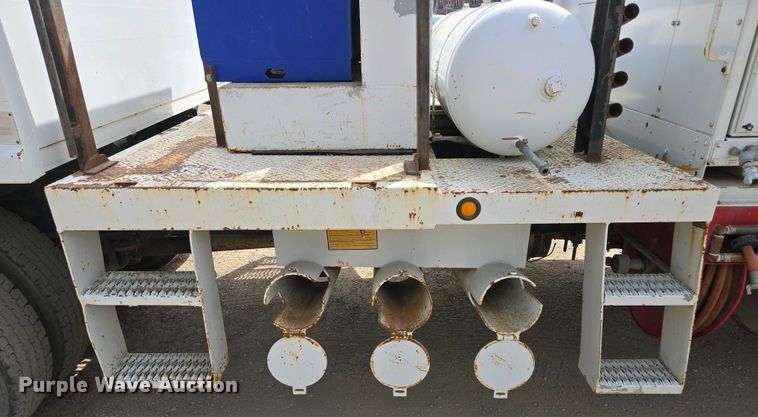 image for item EM7055 1999 GMC T7500 utility / service truck