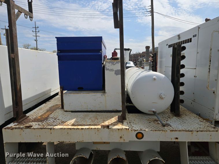 image for item EM7055 1999 GMC T7500 utility / service truck