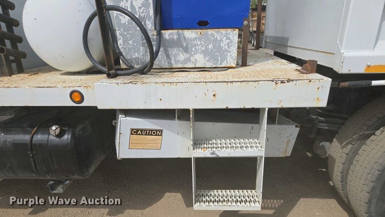 image for item EM7055 1999 GMC T7500 utility / service truck