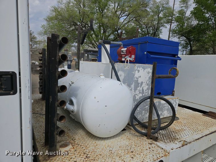 image for item EM7055 1999 GMC T7500 utility / service truck