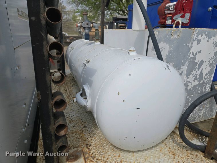 image for item EM7055 1999 GMC T7500 utility / service truck