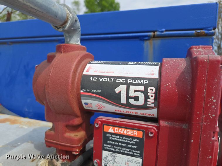 image for item EM7055 1999 GMC T7500 utility / service truck