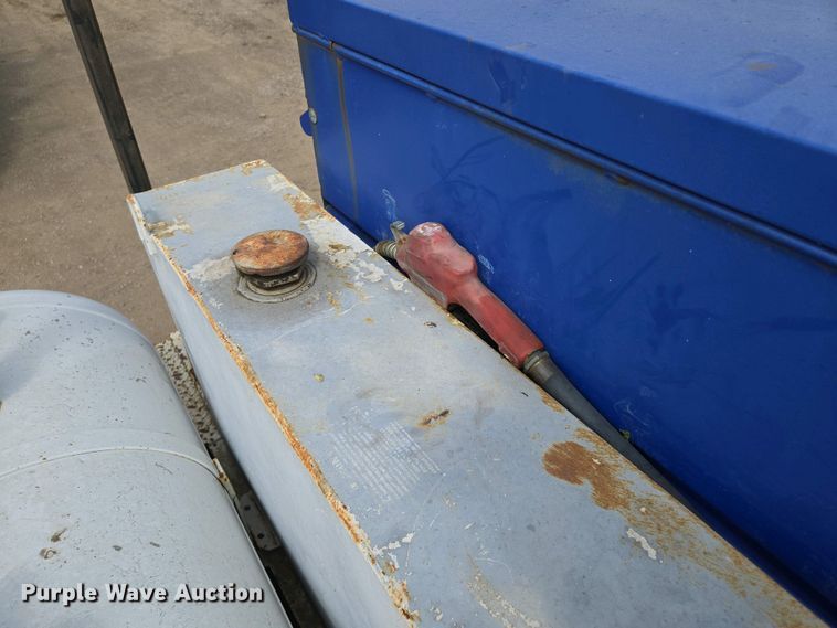 image for item EM7055 1999 GMC T7500 utility / service truck