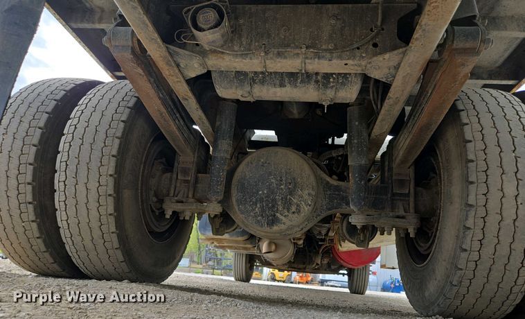 image for item EM7055 1999 GMC T7500 utility / service truck