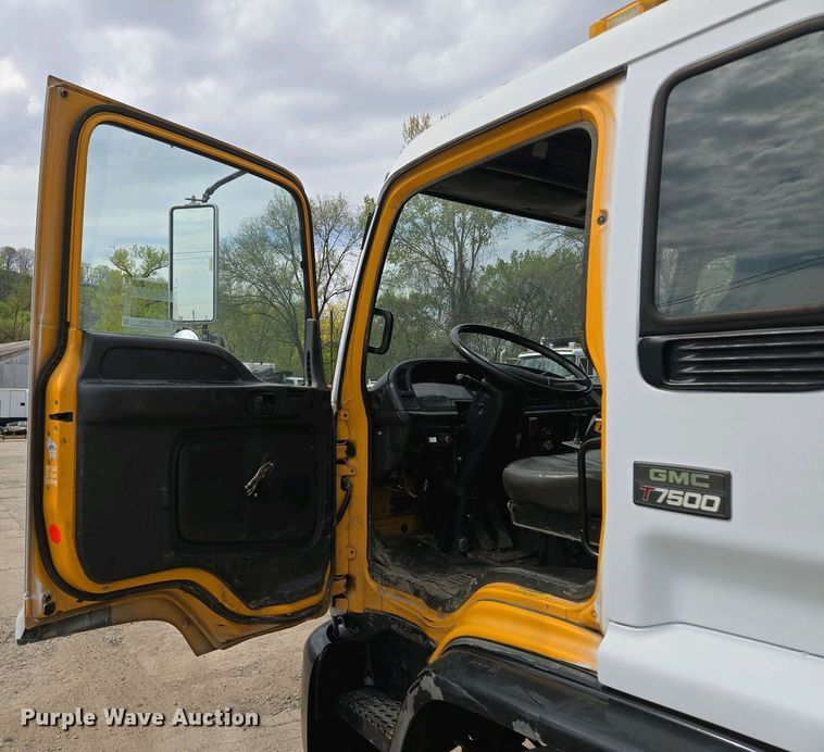 image for item EM7055 1999 GMC T7500 utility / service truck