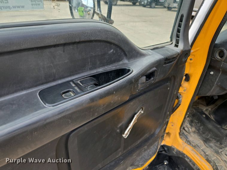 image for item EM7055 1999 GMC T7500 utility / service truck