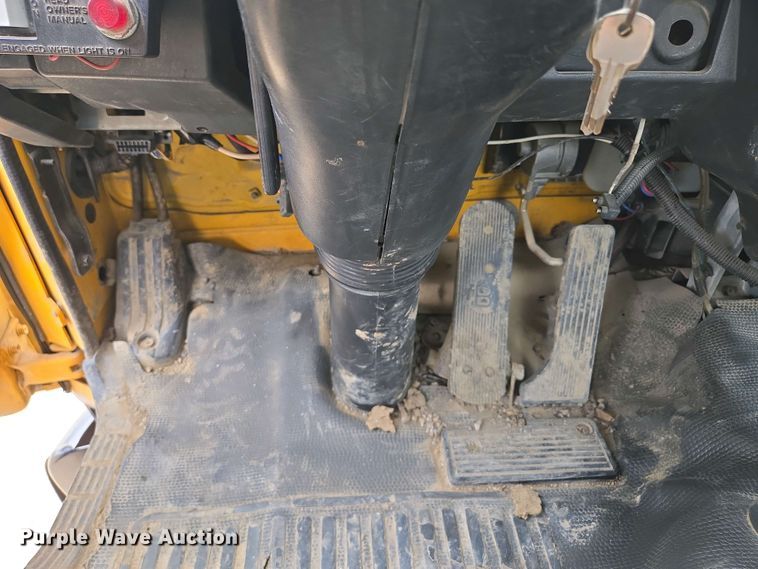 image for item EM7055 1999 GMC T7500 utility / service truck