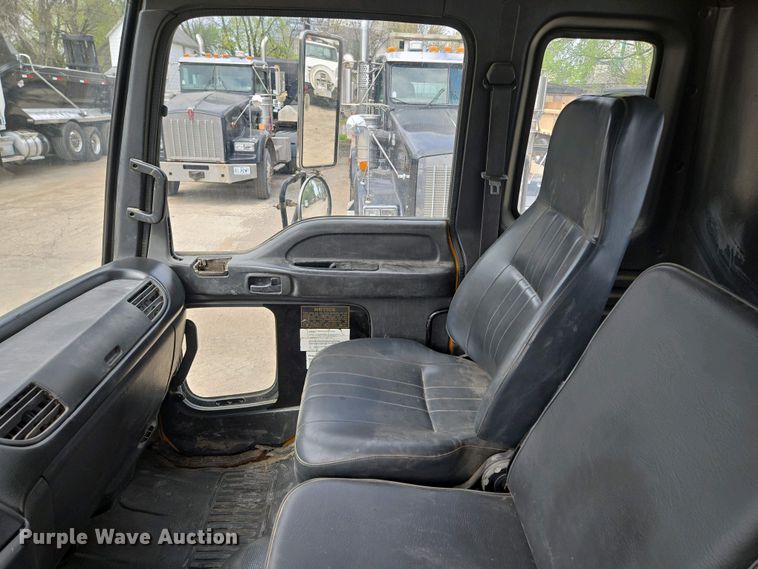 image for item EM7055 1999 GMC T7500 utility / service truck