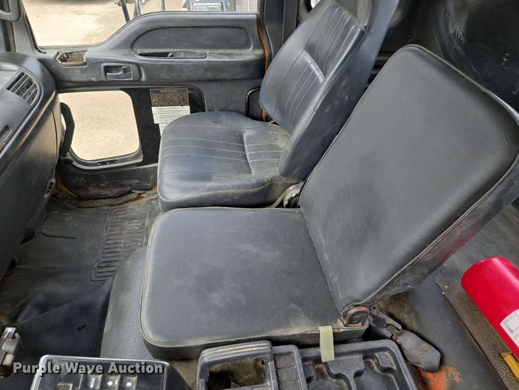 image for item EM7055 1999 GMC T7500 utility / service truck