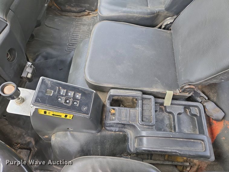 image for item EM7055 1999 GMC T7500 utility / service truck