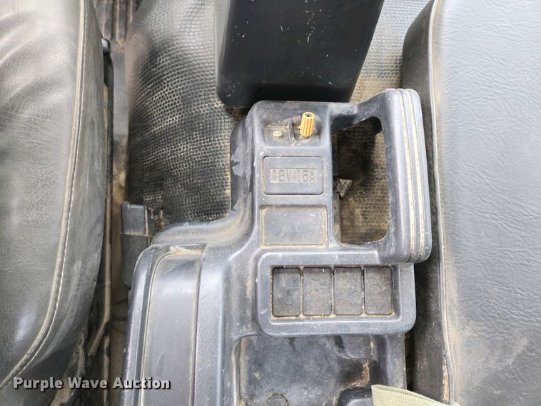 image for item EM7055 1999 GMC T7500 utility / service truck