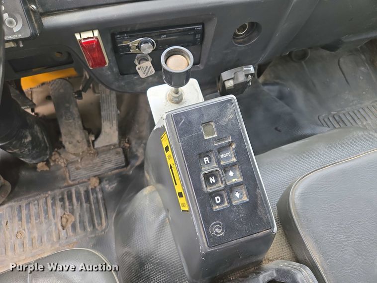 image for item EM7055 1999 GMC T7500 utility / service truck