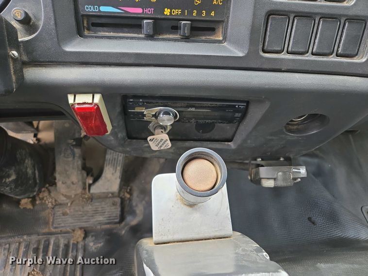 image for item EM7055 1999 GMC T7500 utility / service truck