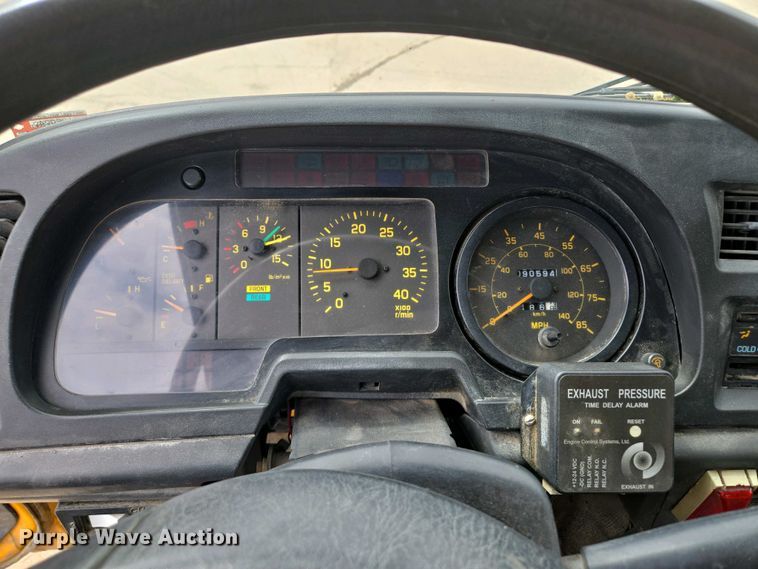 image for item EM7055 1999 GMC T7500 utility / service truck