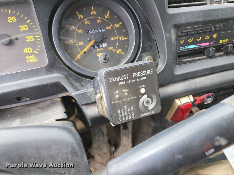 image for item EM7055 1999 GMC T7500 utility / service truck