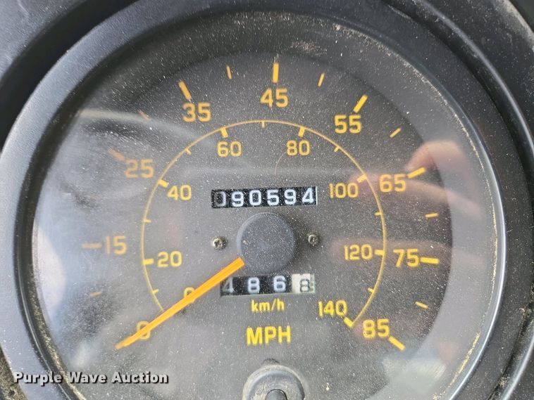 image for item EM7055 1999 GMC T7500 utility / service truck