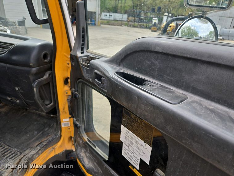 image for item EM7055 1999 GMC T7500 utility / service truck