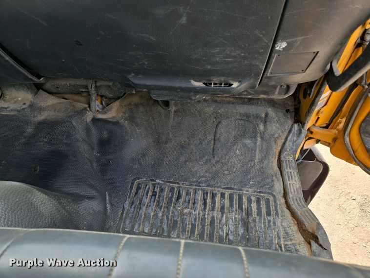 image for item EM7055 1999 GMC T7500 utility / service truck