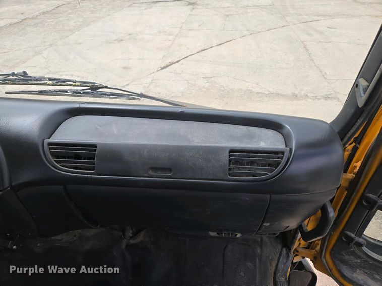 image for item EM7055 1999 GMC T7500 utility / service truck