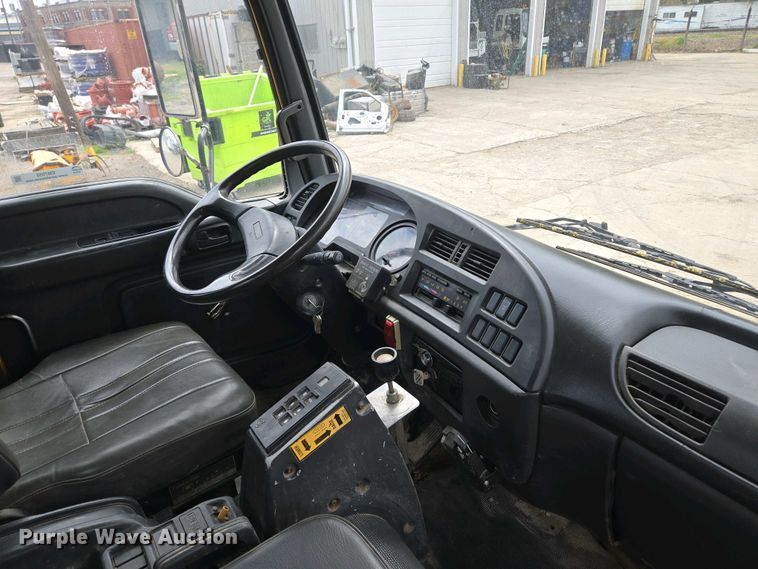 image for item EM7055 1999 GMC T7500 utility / service truck