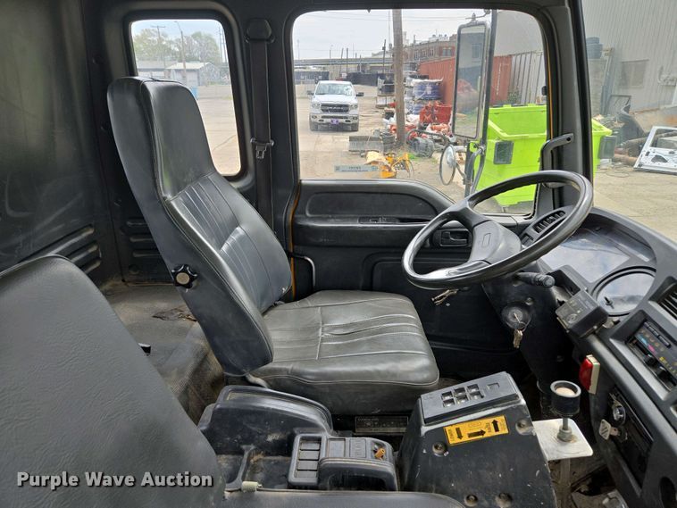 image for item EM7055 1999 GMC T7500 utility / service truck