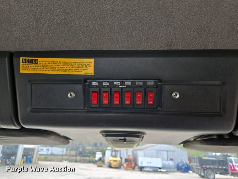 image for item EM7055 1999 GMC T7500 utility / service truck