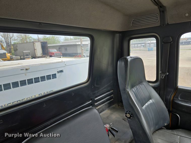 image for item EM7055 1999 GMC T7500 utility / service truck