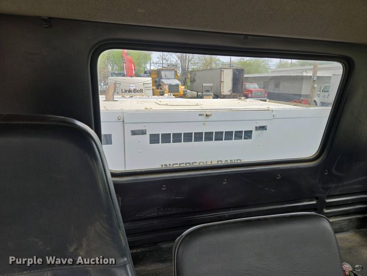 image for item EM7055 1999 GMC T7500 utility / service truck