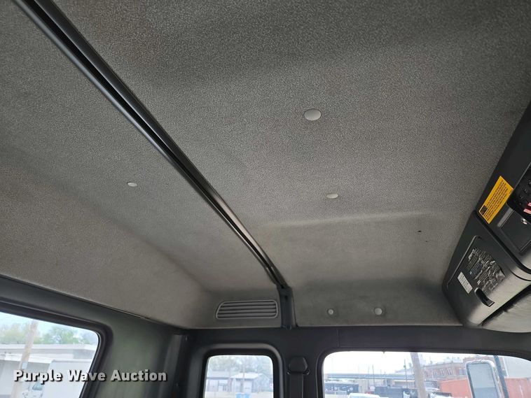 image for item EM7055 1999 GMC T7500 utility / service truck