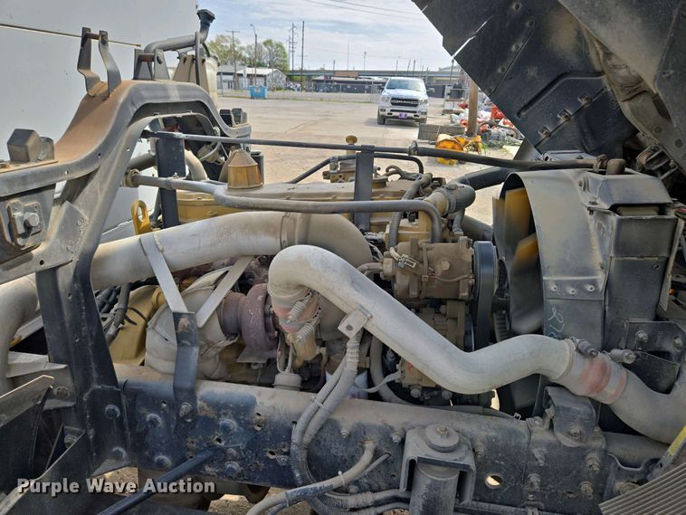 image for item EM7055 1999 GMC T7500 utility / service truck