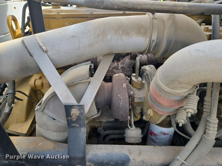 image for item EM7055 1999 GMC T7500 utility / service truck