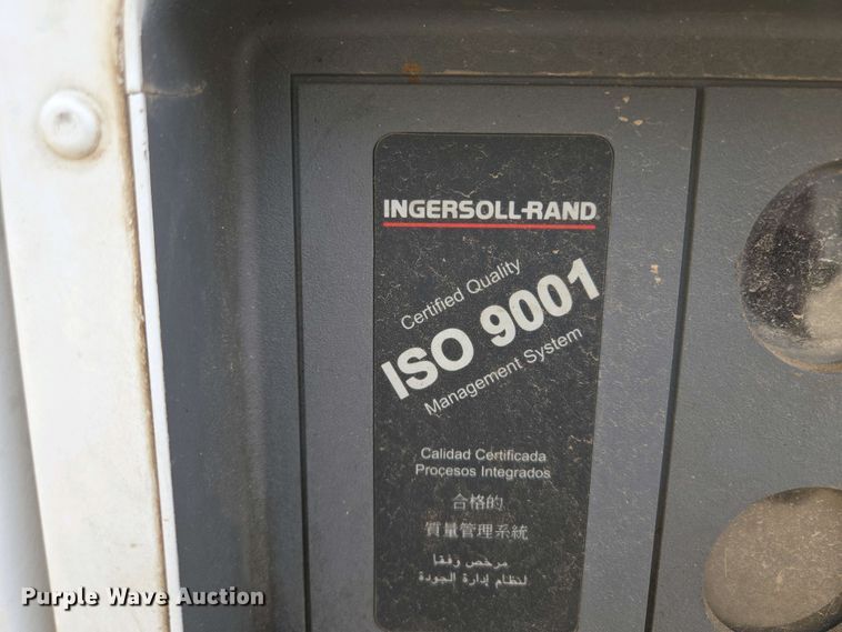 image for item EM7055 1999 GMC T7500 utility / service truck