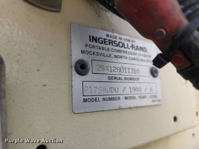 image for item EM7055 1999 GMC T7500 utility / service truck