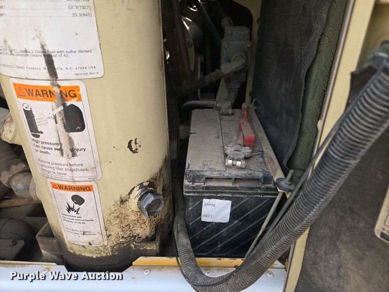 image for item EM7055 1999 GMC T7500 utility / service truck