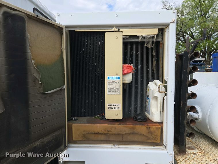 image for item EM7055 1999 GMC T7500 utility / service truck