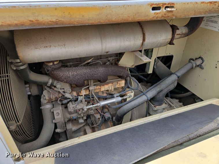 image for item EM7055 1999 GMC T7500 utility / service truck