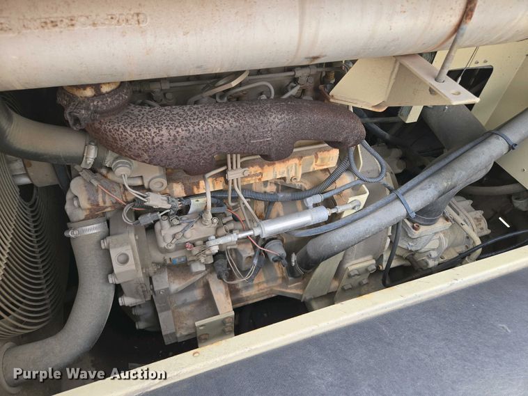 image for item EM7055 1999 GMC T7500 utility / service truck