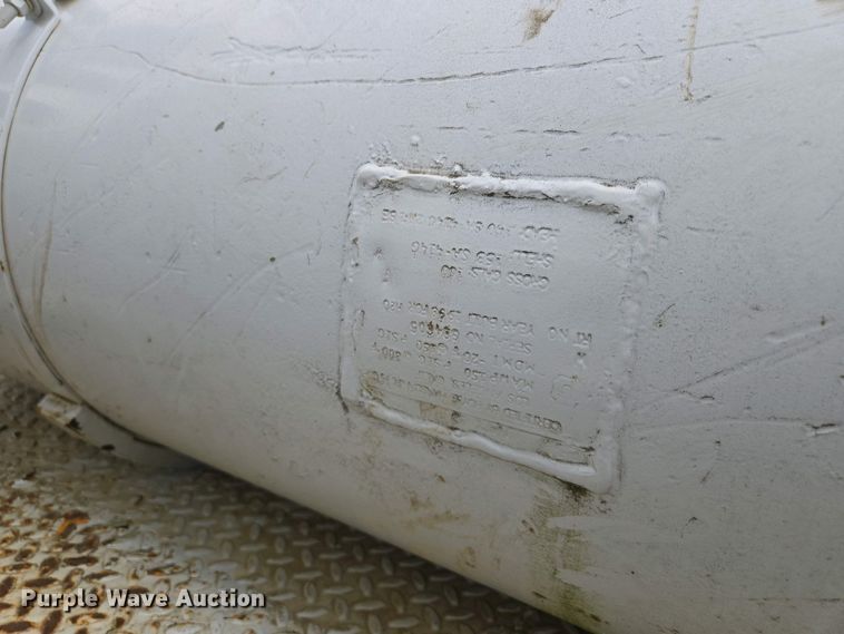 image for item EM7055 1999 GMC T7500 utility / service truck