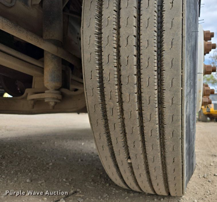 image for item EM7055 1999 GMC T7500 utility / service truck