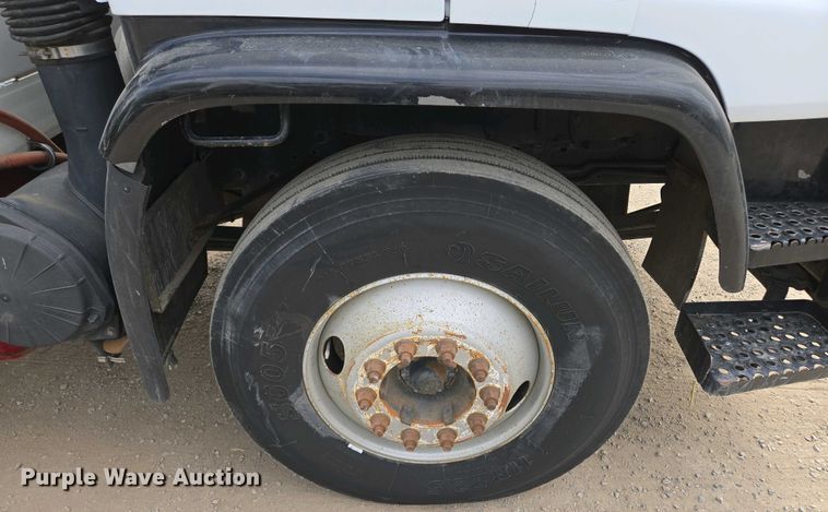 image for item EM7055 1999 GMC T7500 utility / service truck