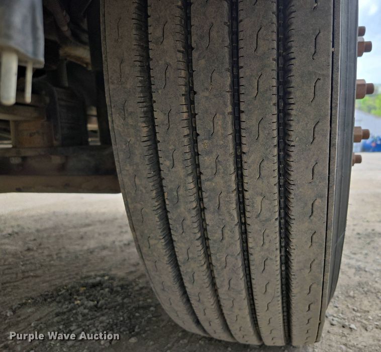 image for item EM7055 1999 GMC T7500 utility / service truck