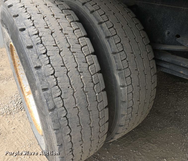 image for item EM7055 1999 GMC T7500 utility / service truck