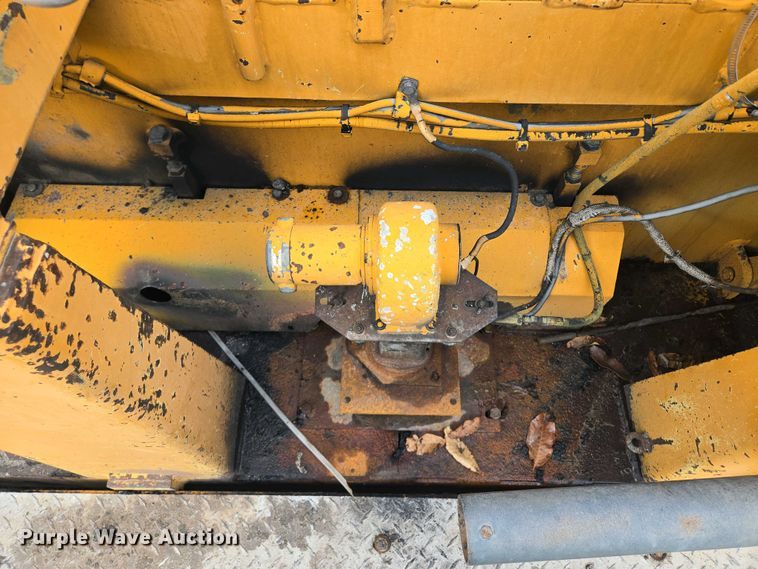 image for item EM7070 1999 Blaw-Knox  PF-3172 paver